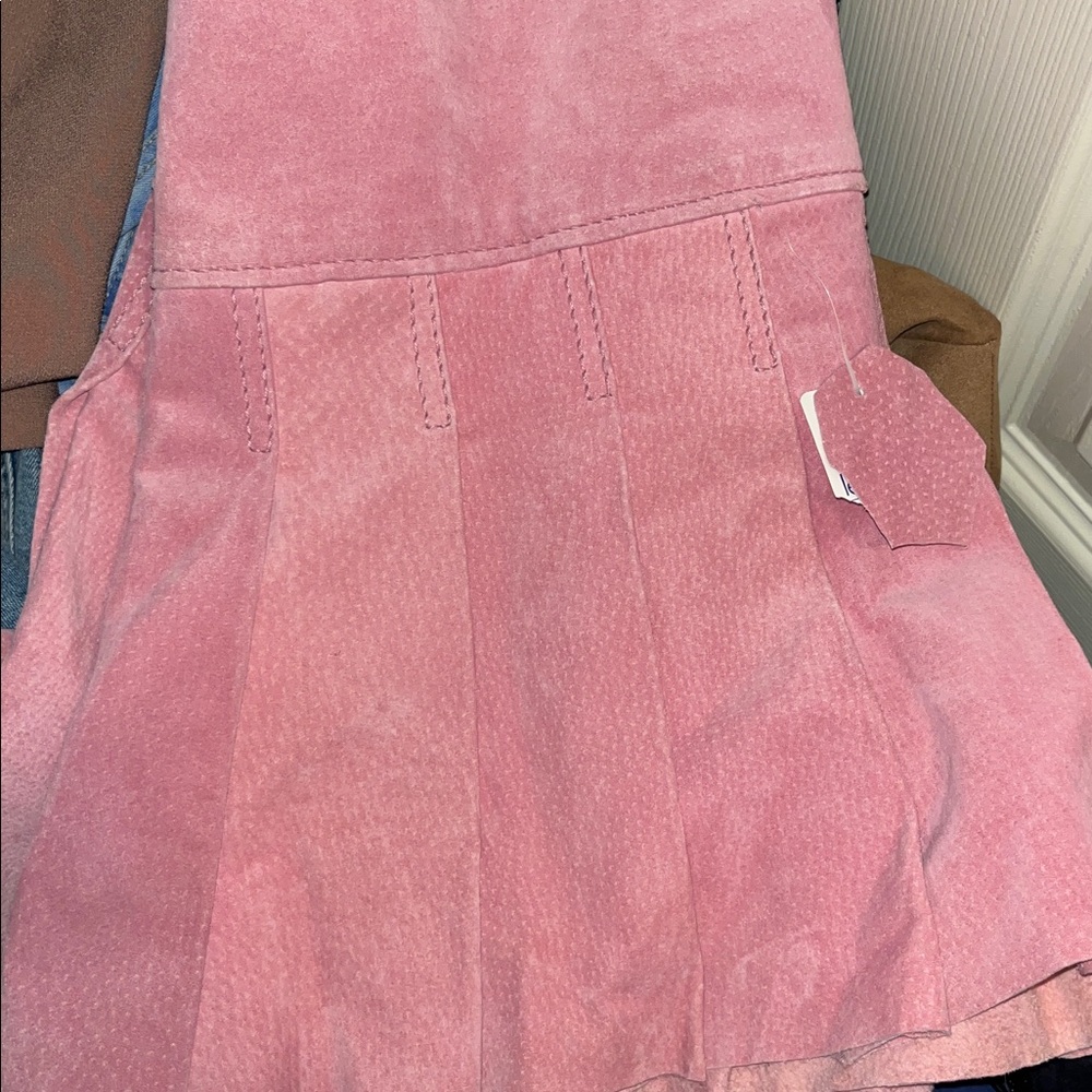 Le Chateau 100% suede Pink mini skirt